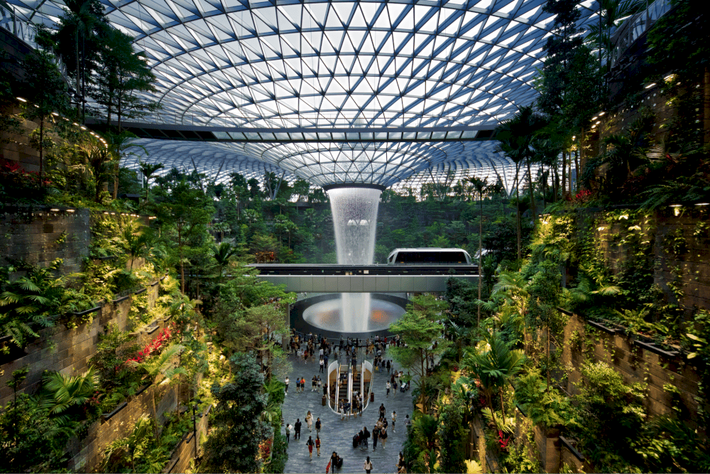 Sân bay Changi - Singapore nổi tiếng với kiến trúc độc đáo và nhiều tiện ích